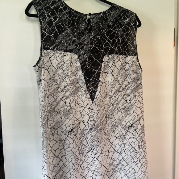 BCBGMAXAZRIA sleeveless tunic top, black and white, Large - Picture 2 of 3